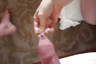 Egy anya fia kúrás vörös hajú, bugyiban, péniszben letelepedett egy szivárgó puncival.