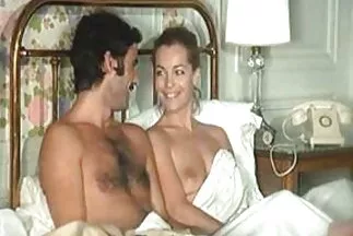 Négy barátnő szexel a ingyen családi szex videók pezsgős vacsora után.