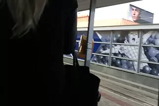 Szexi családi szexvideók kutyus stílusú ribanc vesz puncikat magába