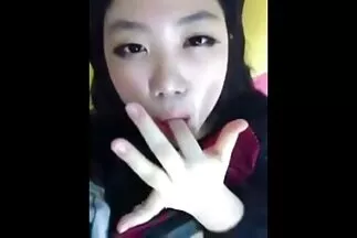 Egy sovány férfi egy nagy faszot rendezett egy csaladiporno busás nőnek.