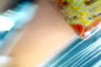 Egy beképzelt hím fiatal üszőket csaladisexvideo ütött.
