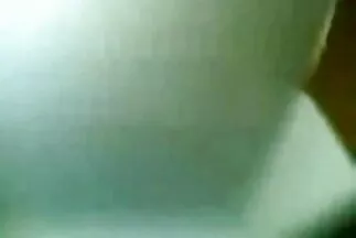 A nők szopnak és erős amatőr családi szex falloszt szednek a mellek között.
