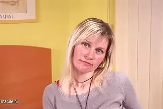 Barátnő borostás puncija családi maszti a maszturbációból.