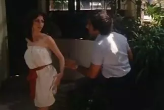 A romlott családi porno ingyen casting segített a lánynak erotikus készségeinek bemutatásában.