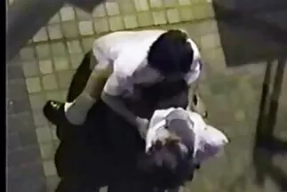 Egy szőke odaadja magát egy frissen vert fickónak a természetben. pornó családi