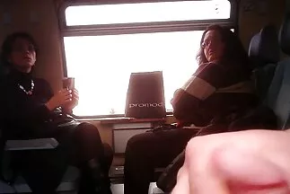 Érzéki szőke pénzért családi szexfilmek baszik az utcán.