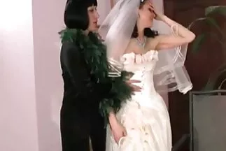 A meztelen családi pornó videó lány kemény szexet kapott egy sráctól.