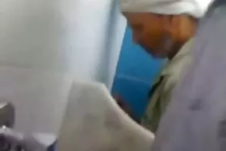 Tetovált fiú baszik barátnője a családi szexvideo punci híresen.