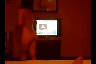 Szex az autóban egy hosszú lábú mulattal különböző pozíciókban. anya fia lánya pornó