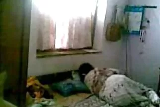 A meny rajtakapta az anyóst, amint ingyen csaladi porno felesége bugyiját szagolgatta, és nem tudott ellenállni.