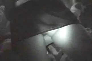 Szexi lány anya fia szexkapcsolat masszírozza a fejét a szájával.