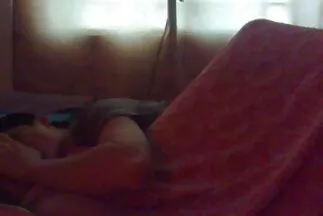 Busty a perverz család lánya barátjával akart dugni.