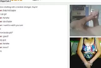 Egy aranyos porno filmek családi lánynak volt egy kibaszott autója a természetben.